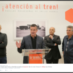 Víctor González acompañado de Salomón Castiel, Javier Ramírez y Michel Rennes en la rueda de prensa de la exposición ¡Atención al tren!. Noviembre, 2016.